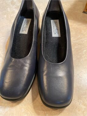 Azaleia Navy Leather Slip-On Flats for Women—Classic Comfort